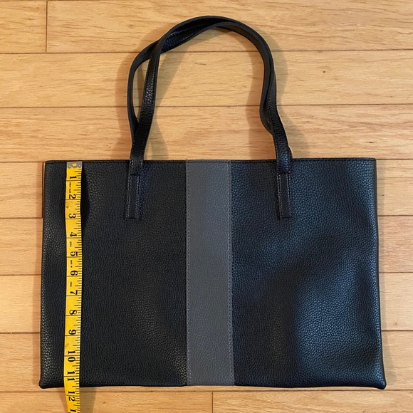 Vince Camuto vegan leather tote bag - Picture 7 of 7